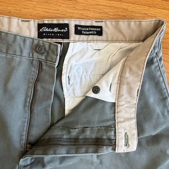Eddie Bauer Men's Relaxed-Fit 100% Cotton Gray-Green Chinos, 40 - Picture 5 of 10
